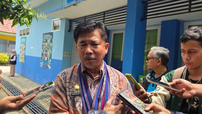 
Sekda Sunggono menjelaskan rencana pencairan Beasiswa Kukar Idaman tahap II. (Angga/okeborneo.com)