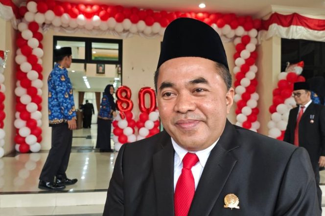 
Ketua DPRD Kukar Ahmad Yani memberikan dukungan terhadap rencana revitalisasi Pulau Kumala agar menjadi destinasi wisata unggulan daerah. (Angga/okeborneo.com)