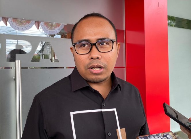 
Anggota DPRD Kutai Kartanegara Rahmat Dermawan menegaskan komitmennya mengawal pemerataan pembangunan infrastruktur dan penguatan UMKM di wilayah pesisir Kukar. (Angga/okeborneo.com)