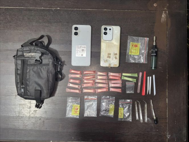 
Barang bukti kasus narkotika yang diamankan Polsek Kembang Janggut saat proses penegakan hukum di Mapolsek Kembang Janggut. (Istimewa)