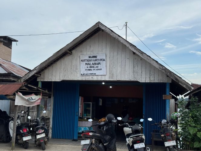 
Lapak Martabak Kareh Malabar India di Kelurahan Loa Tebu, Tenggarong, yang telah bertahan lebih dari 40 tahun. (Angga/okeborneo.com