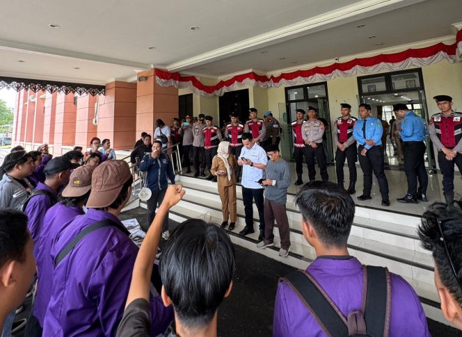 
Mahasiswa Unikarta Tolak Pilkada Lewat DPRD di Kukar