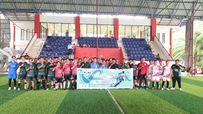 
Peserta dari enam lembaga berfoto bersama usai pembukaan Grafeo HPN 2026 Kukar di Lapangan Aji Imbut Minisoccer Tenggarong Seberang. (Angga/okeborneo.com)