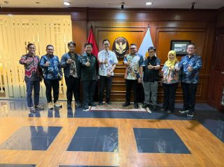 Bupati Kukar Aulia Rahman Basri bersama Wakil Bupati Rendi Solihin dan jajaran Pemkab Kukar saat konsultasi percepatan SDM RSUD Aji Muhammad Idris di KemenPANRB, Jakarta. (Istimewa)