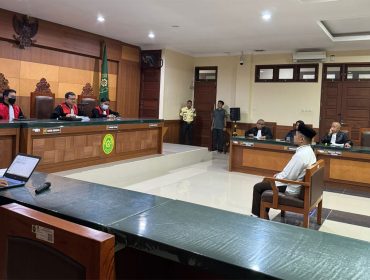 Proses pembacaan vonis terhadap MA, terdakwa kasus pencabulan tujuh santri, di Pengadilan Negeri Tenggarong. (Angga/okeborneo.com)