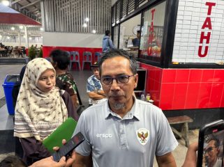 Abdul Ghani, perwakilan warga Warung Panjang, memberikan keterangan terkait surat peringatan OIKN dan nasib warga di kawasan Tahura KM 54, Samboja Barat. (Angga/okeborneo.com)