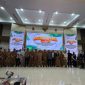 Bupati Kutai Kartanegara Aulia Rahman Basri bersama Wakil Bupati, Forkopimda, dan peserta berfoto bersama usai pembukaan Musrenbang RKPD Kabupaten Kukar 2027 di Aula Bappeda Kukar, Tenggarong. (Angga/okeborneo.com)