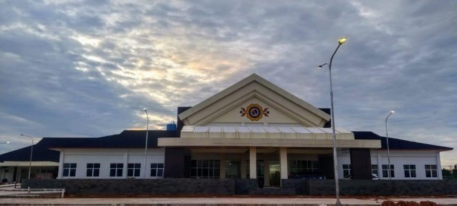 
Gedung RSUD Aji Muhammad Idris (AMI) Muara Badak yang menjadi sorotan terkait proses rekrutmen pegawai dan komposisi tenaga kerja lokal. (Istimewa)
