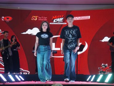 Produk lifestyle garapan Flex In Club ditampilkan dalam kegiatan Musancab PDIP Kukar di Gedung Putri Karang Melenu, sebagai bagian dari ruang promosi UMKM kreatif anak muda. (Humas PDIP)