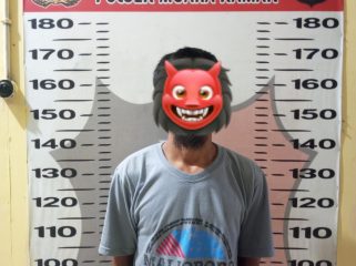 Tersangka kasus dugaan peredaran sabu berinisial H diamankan Unit Reskrim Polsek Muara Kaman usai penangkapan di Desa Menamang Kanan, Kecamatan Muara Kaman. (Sumber/Humas Polres Kukar)