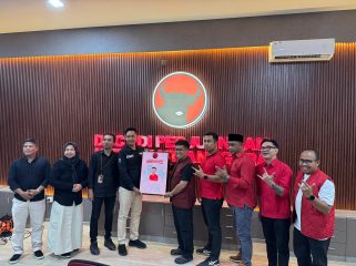 Kunjungan Bawaslu Kutai Kartanegara ke DPC PDI Perjuangan Kukar dalam rangka konsolidasi demokrasi sekaligus membahas kesiapan menghadapi Pemilu 2029, termasuk potensi perubahan daerah pemilihan. (angga/okeborneo.com)