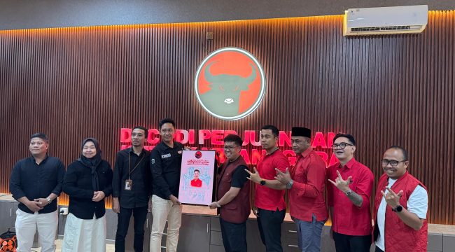 Kunjungan Bawaslu Kutai Kartanegara ke DPC PDI Perjuangan Kukar dalam rangka konsolidasi demokrasi sekaligus membahas kesiapan menghadapi Pemilu 2029, termasuk potensi perubahan daerah pemilihan. (angga/okeborneo.com)