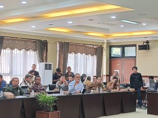 Suasana Rapat Dengar Pendapat (RDP) gabungan Komisi I, II, dan III DPRD Kukar membahas rencana penertiban kawasan Tahura Bukit Soeharto yang memicu keresahan warga Samboja Barat. (Istimewa)