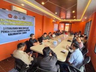 Sosialisasi penertiban kawasan hutan oleh Satgas PKH Kaltim-1 di Desa Batuah, Kecamatan Loa Janan, dihadiri aparat TNI-Polri, pemerintah desa, dan perwakilan warga, Kamis (16/4/2026). (Istimewa)