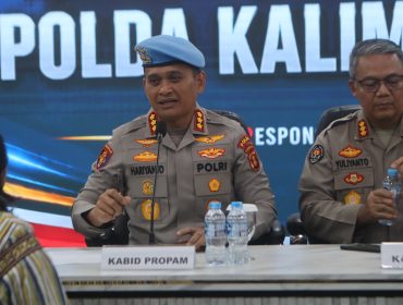 Kabid Propam Polda Kaltim Kombes Pol Hariyanto memberikan keterangan terkait proses etik terhadap Kasat Resnarkoba Polres Kukar dalam konferensi pers perkara liquid Etomidate. (Istimewa)