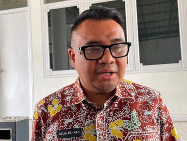 Bupati Kukar Aulia Rahman Basri menjelaskan strategi Pemkab Kukar dalam menahan progres sejumlah kegiatan hingga kepastian dana transfer pusat tersedia. (Angga/okeborneo.com)