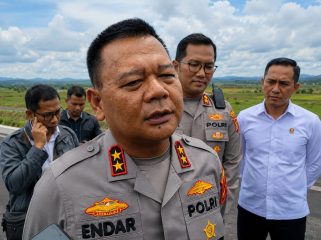 Kapolda Kaltim Endar Priantoro memberikan keterangan terkait pemeriksaan Kasat Narkoba Polres Kukar di Polda Kaltim. (Angga/okeborneo.com)