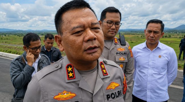 Kapolda Kaltim Endar Priantoro memberikan keterangan terkait pemeriksaan Kasat Narkoba Polres Kukar di Polda Kaltim. (Angga/okeborneo.com)