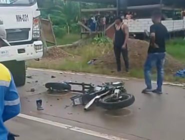 Kondisi sepeda motor setelah terlibat kecelakaan dengan bus pengangkut karyawan tambang di Desa Long Lalang, Kecamatan Tabang. (Istimewa/tangkapan layar)