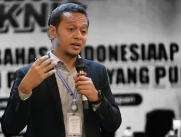 Pakar linguistik forensik Ali Kusno memberikan analisis terkait ucapan, gestur, dan formasi duduk jajaran eksekutif Kaltim dalam audiensi Aksi 215. (Istimewa)