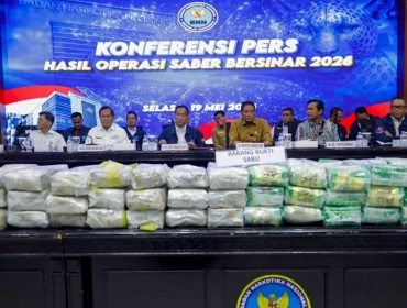 BNN RI memaparkan barang bukti sabu dalam konferensi pers hasil Operasi Saber Bersinar 2026 di Kantor BNN, Cawang, Jakarta. (Istimewa)