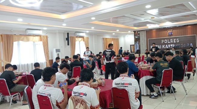Pelaksanaan final Kapolres Kukar Cup Mobile Legends 2026 di Ruang Catur Prasetya Mapolres Kukar, Sabtu, 20 Juni 2026. Turnamen ini diikuti 52 tim dari 20 kecamatan di Kutai Kartanegara. (Istimewa)