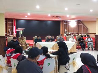 DPRD Kukar menerima aspirasi TRC PPA Kaltim dalam rapat dengar pendapat terkait penguatan pengawasan dan perlindungan korban. (Angga/okeborneo.com)