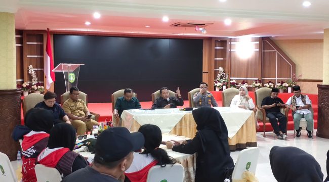 DPRD Kukar menerima aspirasi TRC PPA Kaltim dalam rapat dengar pendapat terkait penguatan pengawasan dan perlindungan korban. (Angga/okeborneo.com)