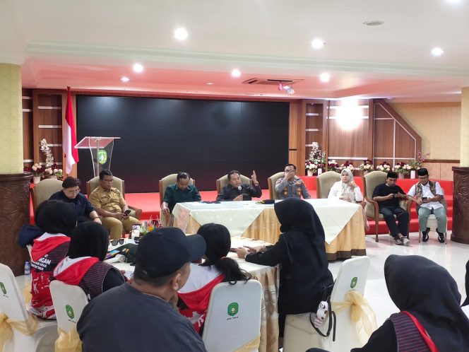 
DPRD Kukar menerima aspirasi TRC PPA Kaltim dalam rapat dengar pendapat terkait penguatan pengawasan dan perlindungan korban. (Angga/okeborneo.com)