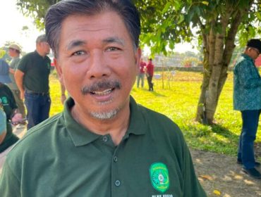Sekretaris Daerah Kukar, Sunggono, memberikan keterangan kepada awak media usai menghadiri Peringatan Hari Lingkungan Hidup Sedunia 2026 di kawasan Pujasera Tenggarong, Kamis, 25 Juni 2026. Sunggono menegaskan pemeriksaannya oleh KPK hanya dalam kapasitas sebagai saksi. (Istimewa)