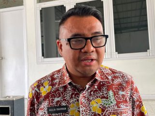 Bupati Kutai Kartanegara, Aulia Rahman Basri, menjelaskan strategi peningkatan PAD melalui pemetaan potensi pajak dari sektor batu bara, sawit, alat berat, dan air permukaan. (Istimewa)