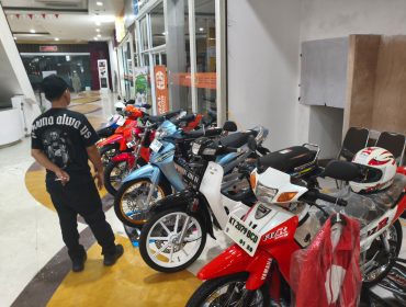 Deretan motor modifikasi dipamerkan dalam ajang Greyfit Modifest Series 2026 di Go Mall Samarinda, 30-31 Mei 2026. (Bobby/okeborneo.com)