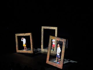 Pertunjukan Teater MetaKarsa dengan tema kegelisahan sosial dalam balutan Mamanda modern di Taman Ladang Budaya, Tenggarong. (Angga/okeborneo.com)