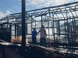 Rumah kayu di Jalan Syahran, RT 3, Desa Segihan, Kecamatan Sebulu, ludes terbakar, Rabu (3/6/2026). (Doc. Redkar Segihan)