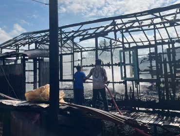Rumah kayu di Jalan Syahran, RT 3, Desa Segihan, Kecamatan Sebulu, ludes terbakar, Rabu (3/6/2026). (Doc. Redkar Segihan)