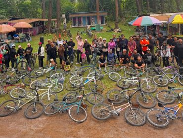 Rahmat Dermawan bersama masyarakat Samboja bersepeda bersama. (Istimewa)