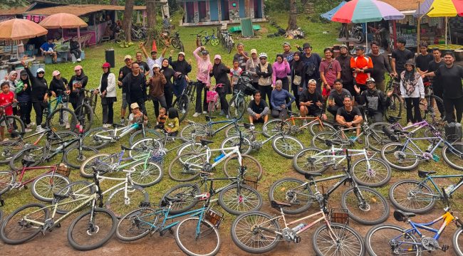Rahmat Dermawan bersama masyarakat Samboja bersepeda bersama. (Istimewa)