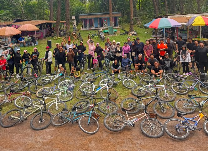 
Rahmat Dermawan bersama masyarakat Samboja bersepeda bersama. (Istimewa)