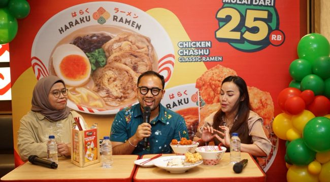 Perwakilan ISMAYA Group dan Haraku Ramen dalam pembukaan gerai Haraku Ramen di Big Mall Samarinda, Jumat, 26 Juni 2026. Gerai ini menjadi gerai pertama Haraku Ramen di Kalimantan sekaligus langkah perdana ISMAYA Group masuk pasar Kalimantan. (Istimewa)