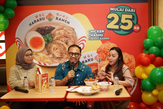 
Perwakilan ISMAYA Group dan Haraku Ramen dalam pembukaan gerai Haraku Ramen di Big Mall Samarinda, Jumat, 26 Juni 2026. Gerai ini menjadi gerai pertama Haraku Ramen di Kalimantan sekaligus langkah perdana ISMAYA Group masuk pasar Kalimantan. (Istimewa)