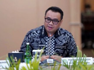 Bupati Kutai Kartanegara Aulia Rahman Basri. Pemkab Kukar memastikan program bantuan perlengkapan sekolah bagi siswa baru tetap dilanjutkan pada tahun ajaran 2026/2027. (Istimewa)
