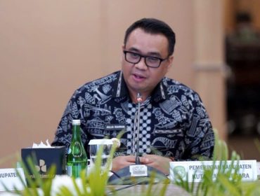 Bupati Kutai Kartanegara Aulia Rahman Basri. Pemkab Kukar memastikan program bantuan perlengkapan sekolah bagi siswa baru tetap dilanjutkan pada tahun ajaran 2026/2027. (Istimewa)