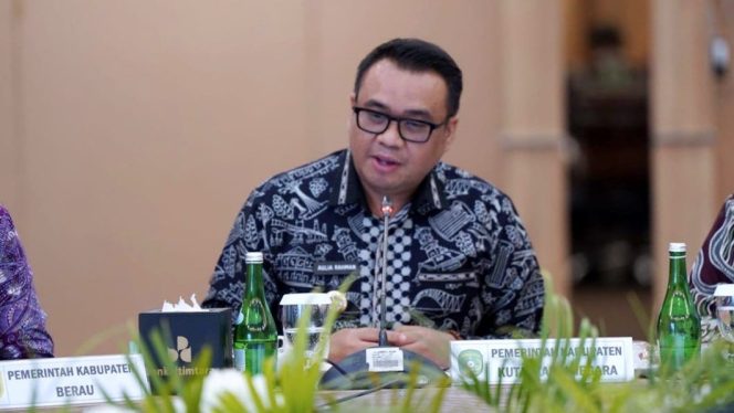 
Bupati Kutai Kartanegara Aulia Rahman Basri. Pemkab Kukar memastikan program bantuan perlengkapan sekolah bagi siswa baru tetap dilanjutkan pada tahun ajaran 2026/2027. (Istimewa)