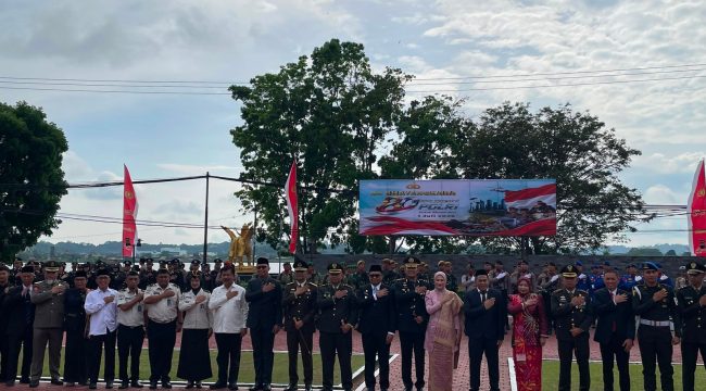 Peringatan Hari Bhayangkara ke-80 di halaman Kantor Polres Kukar, Rabu, 1 Juli 2026. Kegiatan tersebut dihadiri jajaran Forkopimda, TNI, Polri, perangkat daerah, dan elemen masyarakat. (Angga/okeborneo.com)