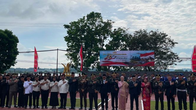 
Peringatan Hari Bhayangkara ke-80 di halaman Kantor Polres Kukar, Rabu, 1 Juli 2026. Kegiatan tersebut dihadiri jajaran Forkopimda, TNI, Polri, perangkat daerah, dan elemen masyarakat. (Angga/okeborneo.com)