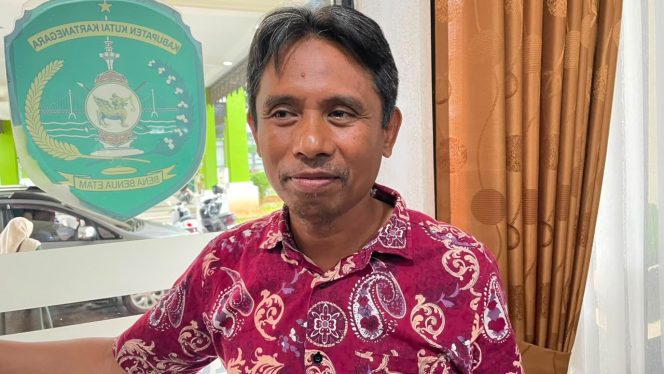 
Kepala SMP Muhammadiyah Loa Janan Ibrahim. Ia meminta pemerintah daerah mencarikan solusi atas kemungkinan pengembalian insentif yang diterima kepala sekolah swasta. (Istimewa)