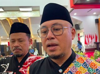 Kepala Disdikbud Kukar, Heriansyah, saat diwawancarai usai pelantikan kepala sekolah dan pejabat fungsional di Pendopo Odah Etam, Tenggarong. Disdikbud Kukar masih memproses pengisian sejumlah jabatan kepala sekolah yang belum terisi. (Angga/okeborneo.com)