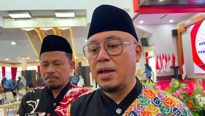 
Kepala Disdikbud Kukar, Heriansyah, saat diwawancarai usai pelantikan kepala sekolah dan pejabat fungsional di Pendopo Odah Etam, Tenggarong. Disdikbud Kukar masih memproses pengisian sejumlah jabatan kepala sekolah yang belum terisi. (Angga/okeborneo.com)