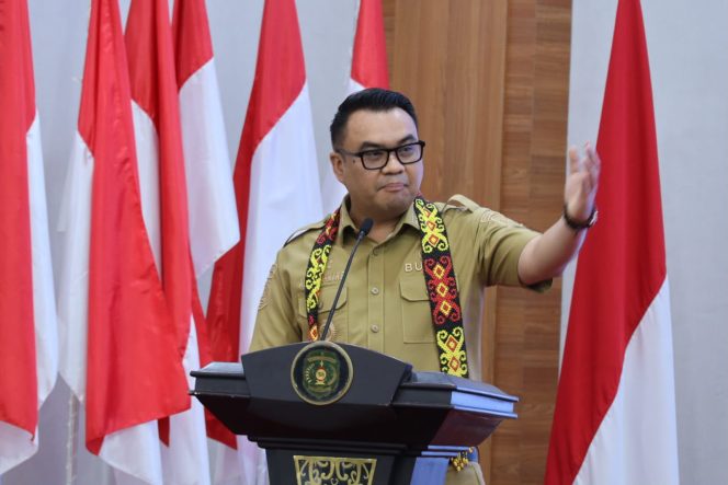 
Bupati Kutai Kartanegara Aulia Rahman Basri menyampaikan sambutan dalam pelantikan Pengurus PPDI Kalimantan Timur masa bakti 2025–2030 di Pendopo Odah Etam, Tenggarong, Senin, 20 Juli 2026. (Istimewa)