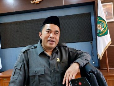 Ketua DPRD Kukar, Ahmad Yani. Ia meminta penanganan pemanggilan petani Sungai Merdeka mengacu pada kesepakatan sebelumnya dan hasil pemeriksaan kondisi di lapangan. (Istimewa)